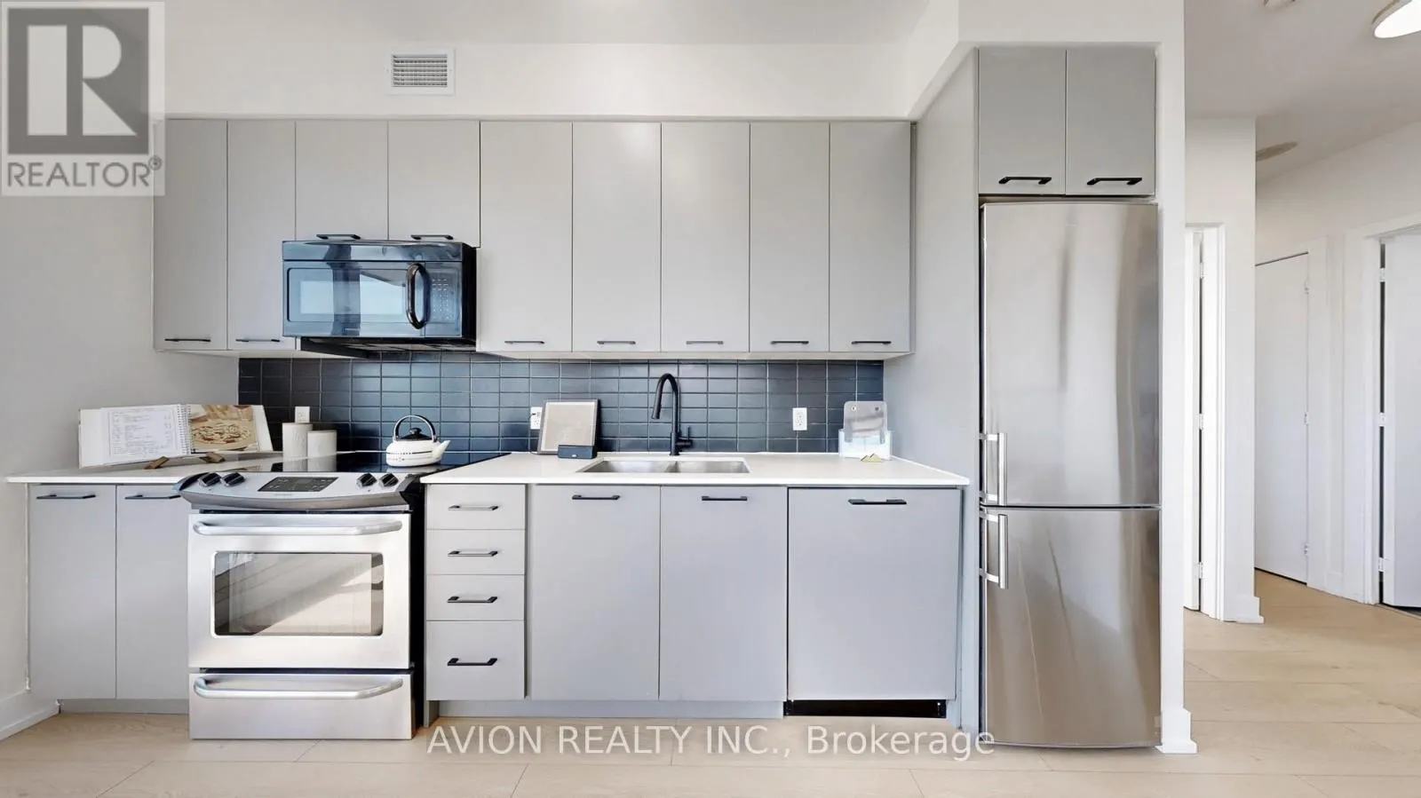 532 - 9471 YONGE STREET