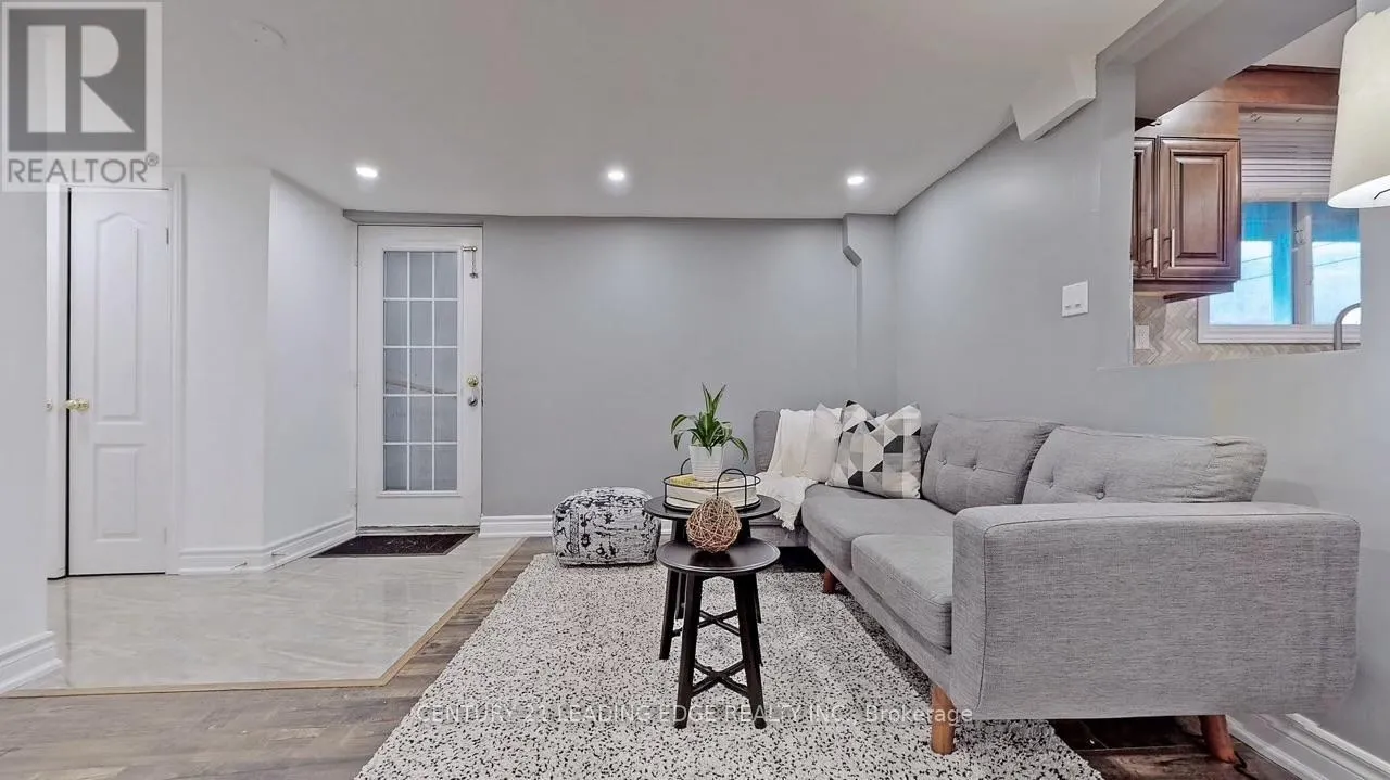 32 WESTMORELAND COURT