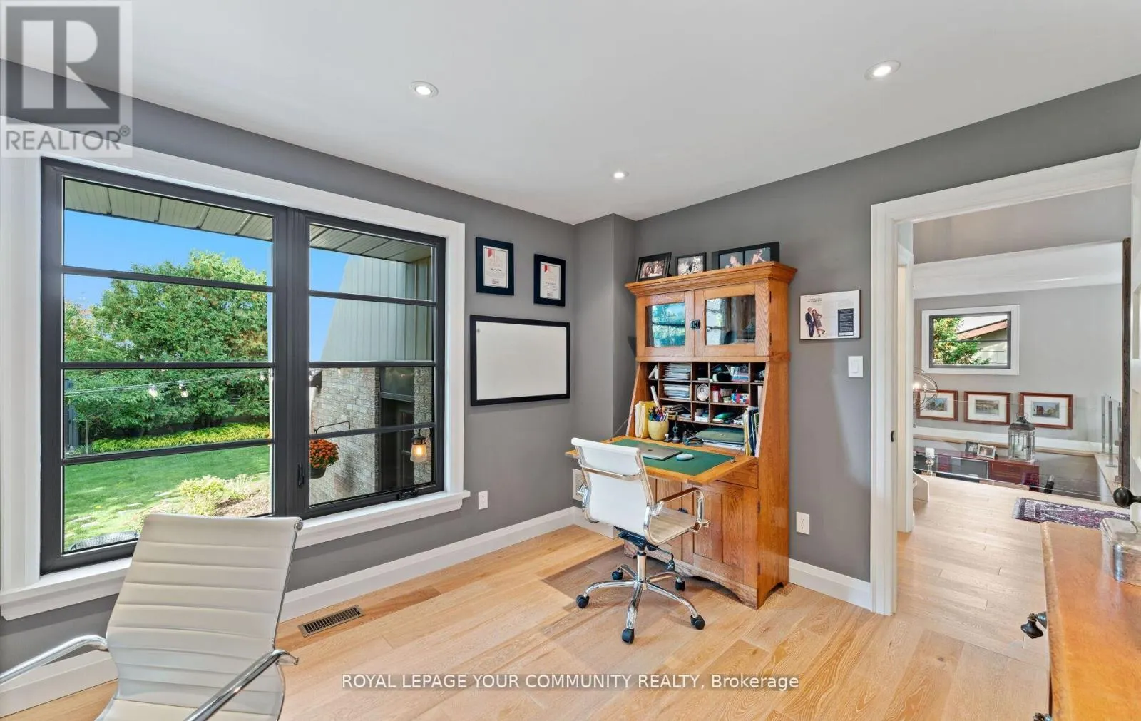 12 GLENVIEW DRIVE