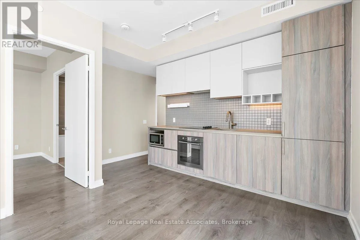 6112 - 950 PORTAGE PARKWAY