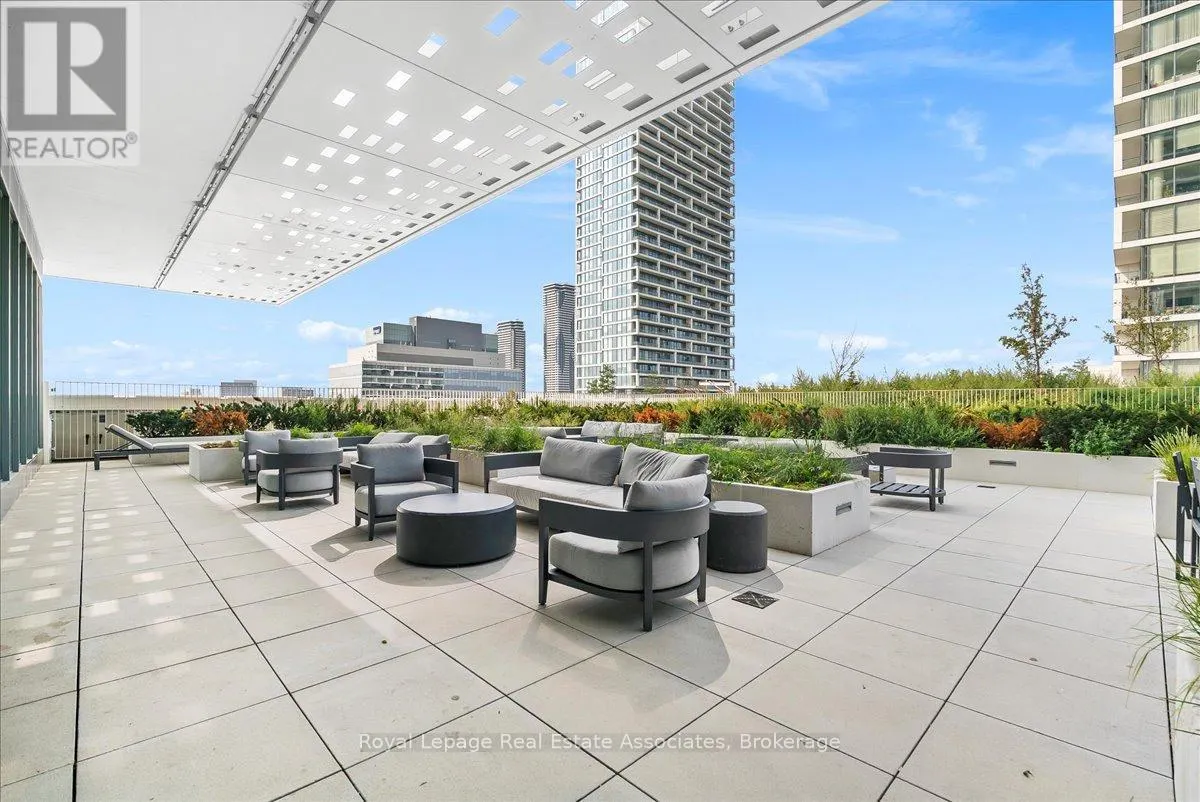 6112 - 950 PORTAGE PARKWAY