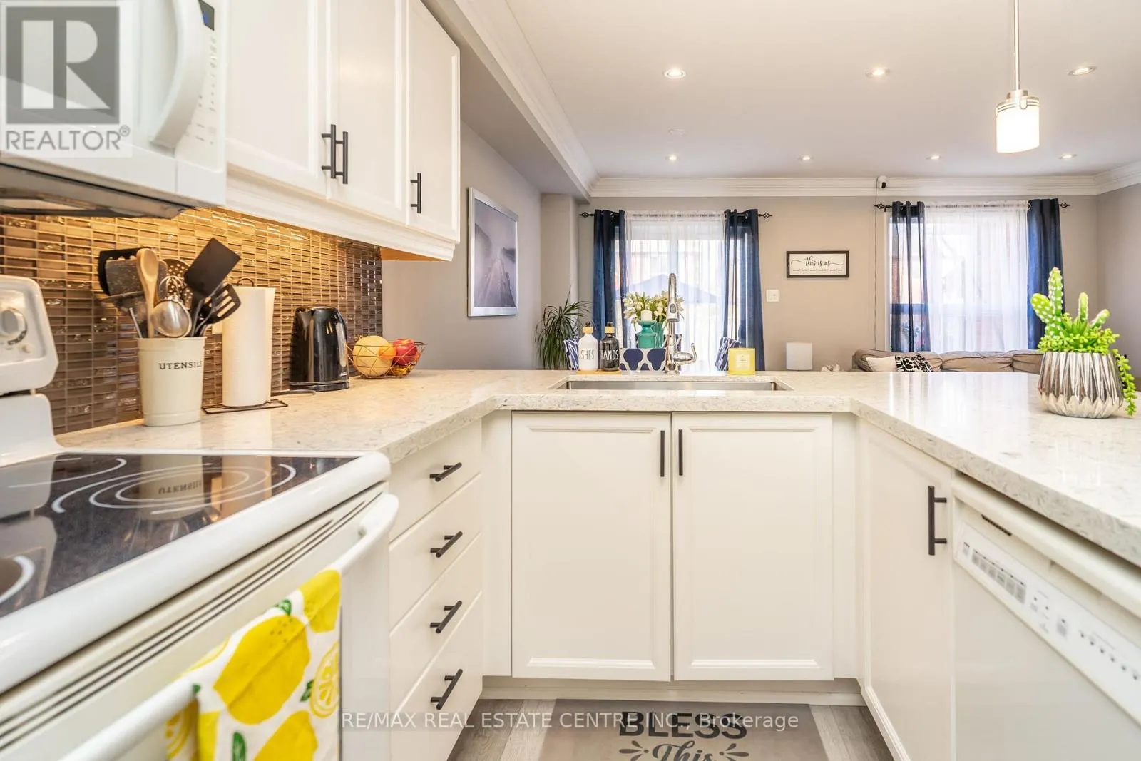 96 HENDERSON CRESCENT