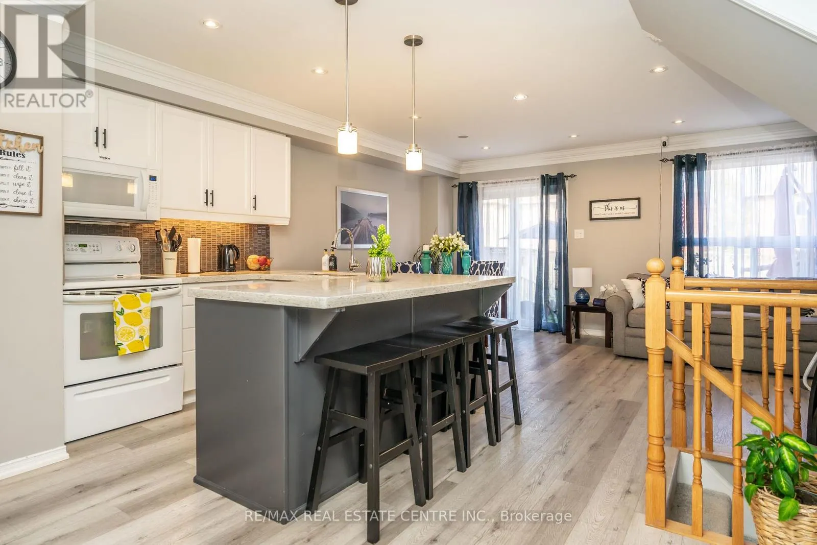 96 HENDERSON CRESCENT