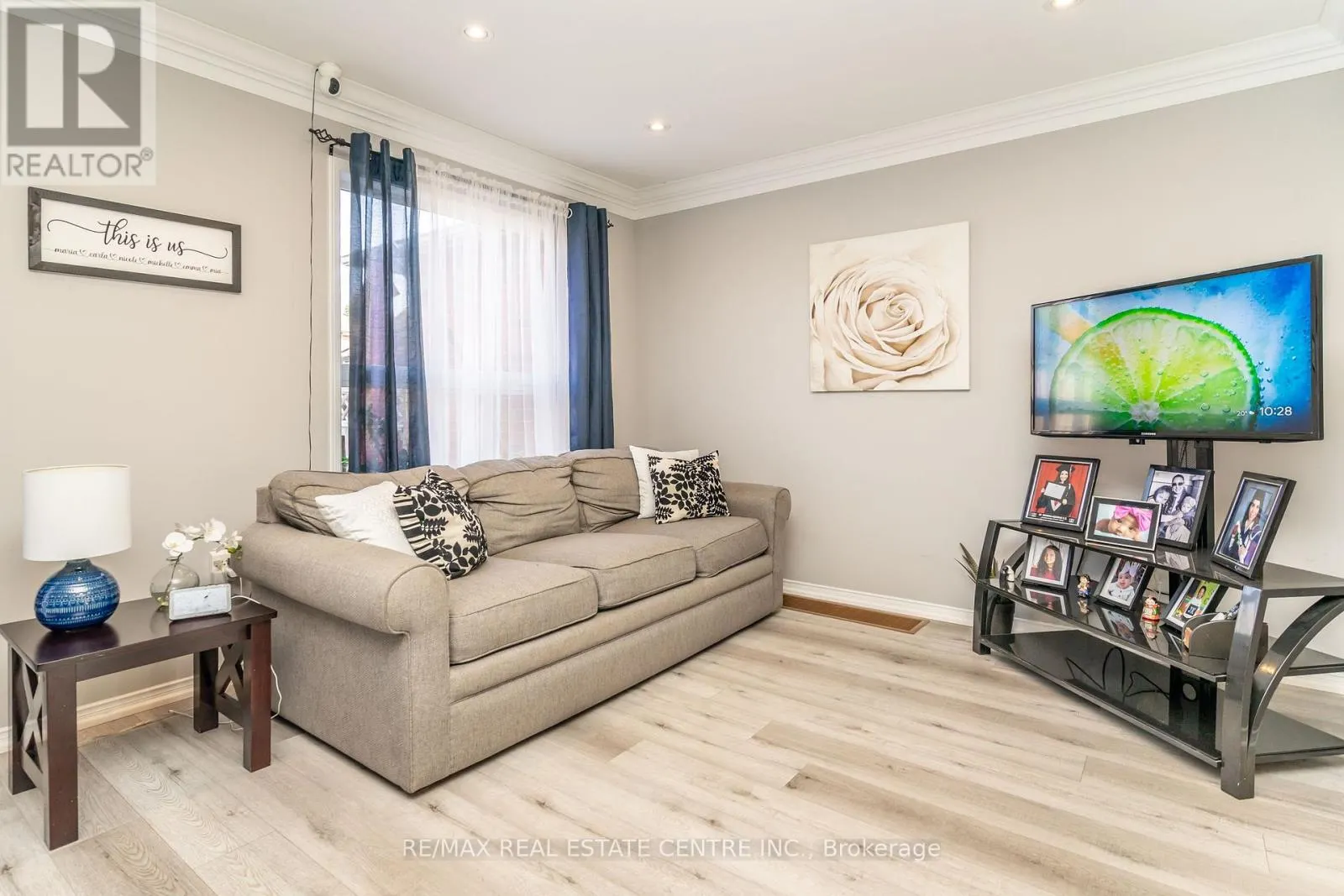 96 HENDERSON CRESCENT