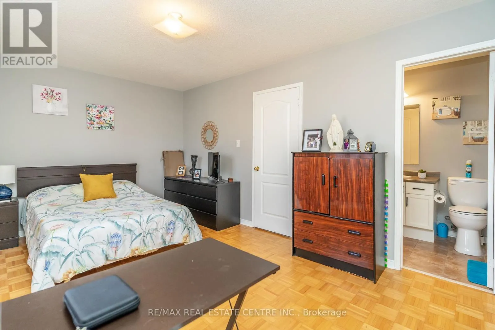 96 HENDERSON CRESCENT