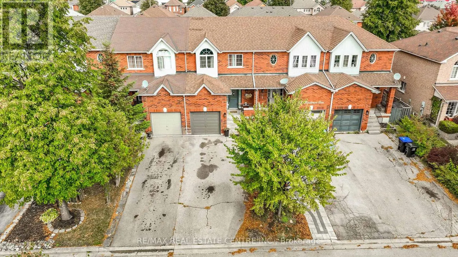 96 HENDERSON CRESCENT