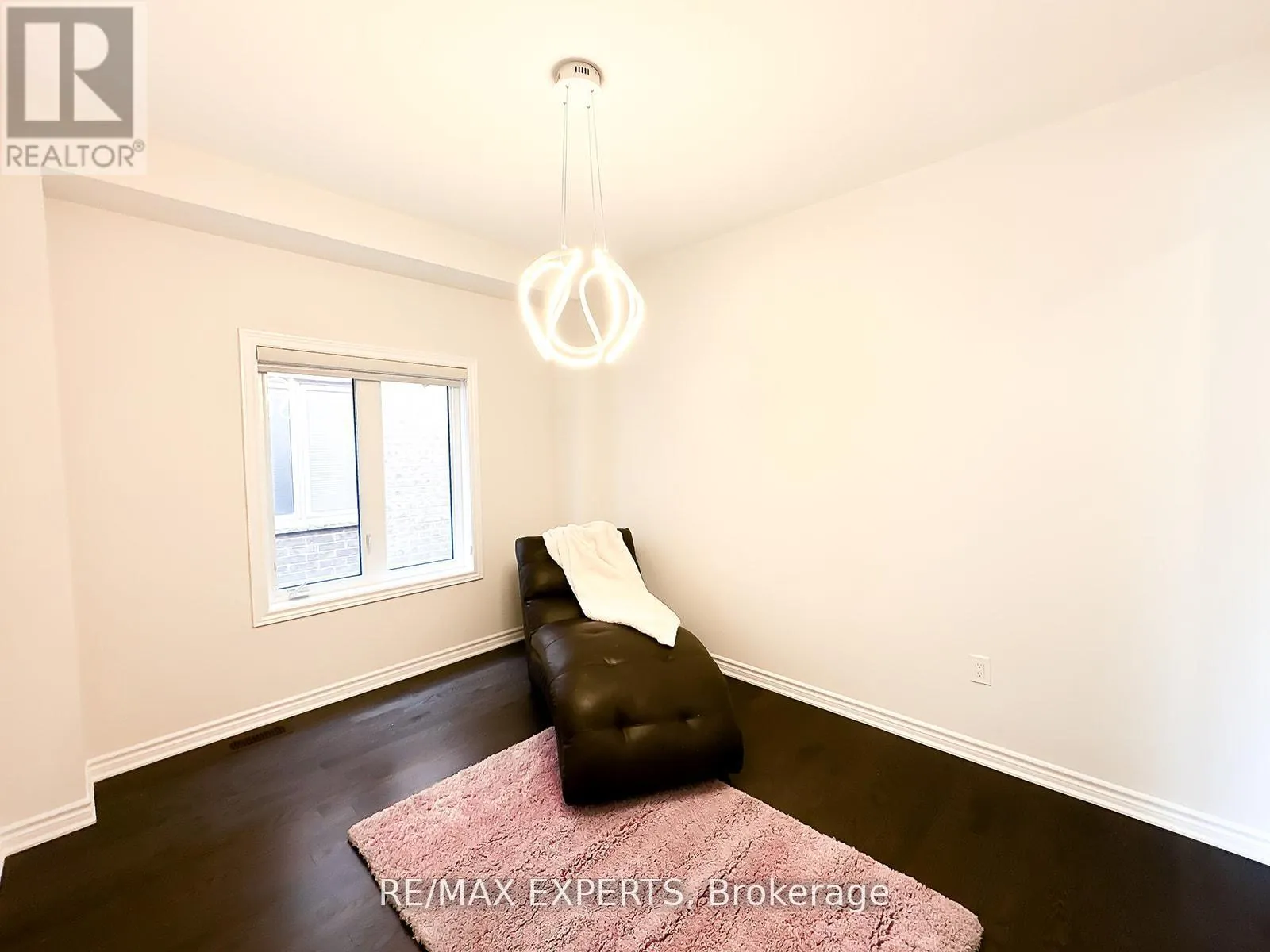 1426 FARROW CRESCENT