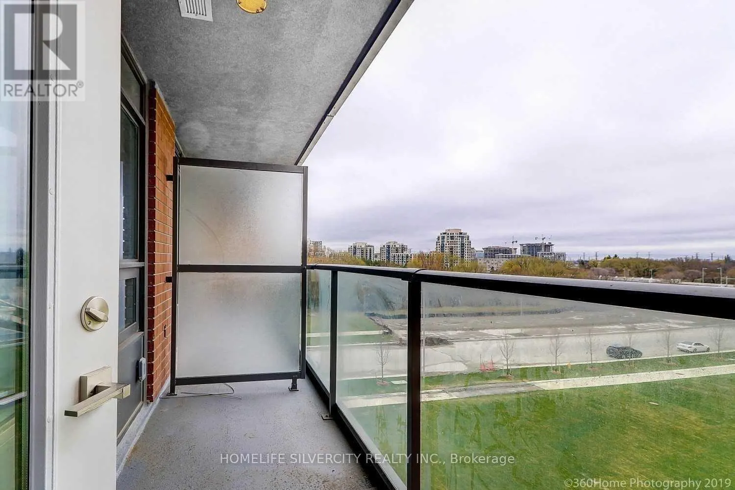 627 - 18 UPTOWN DRIVE