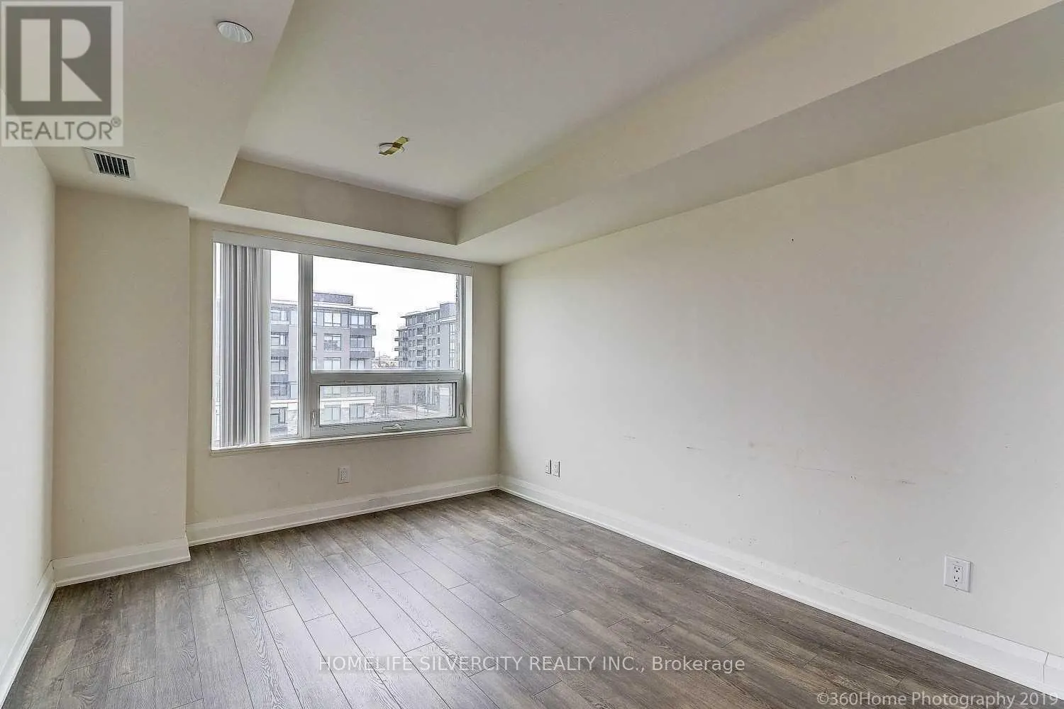 627 - 18 UPTOWN DRIVE