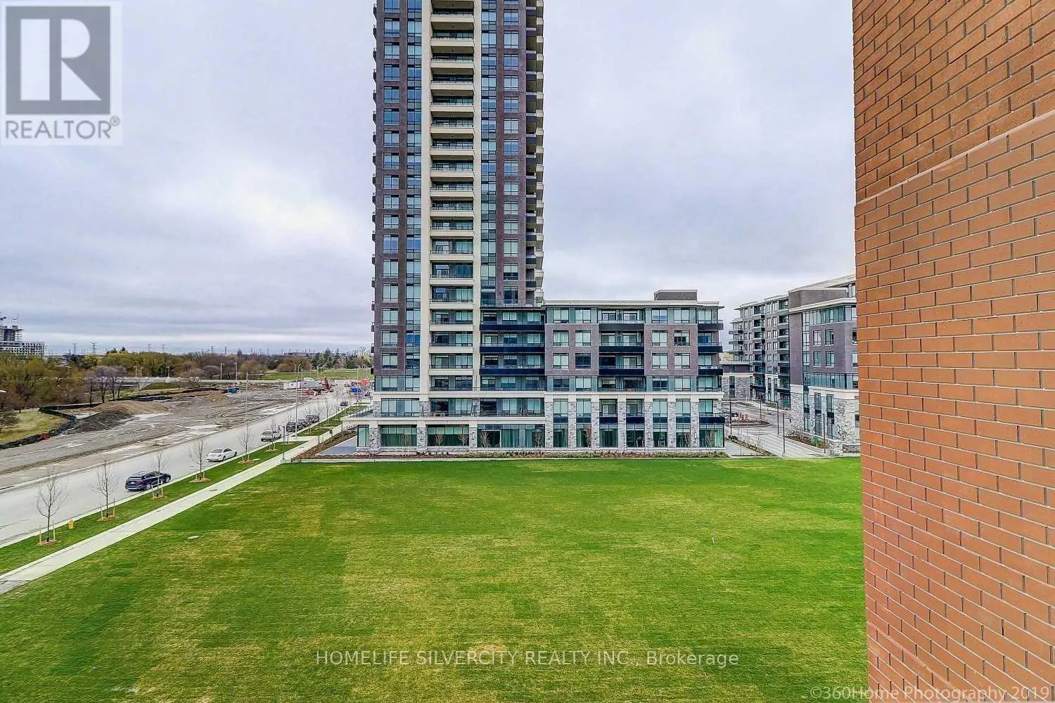 627 - 18 UPTOWN DRIVE