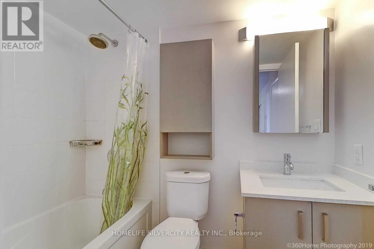 627 - 18 UPTOWN DRIVE