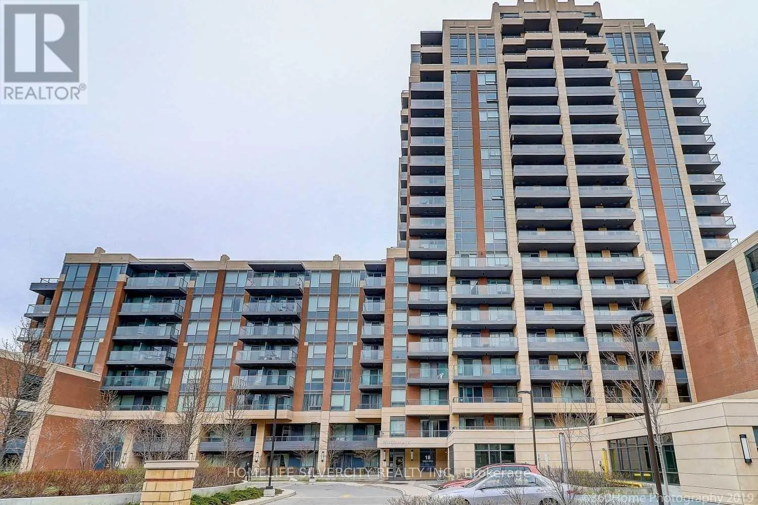 627 - 18 UPTOWN DRIVE