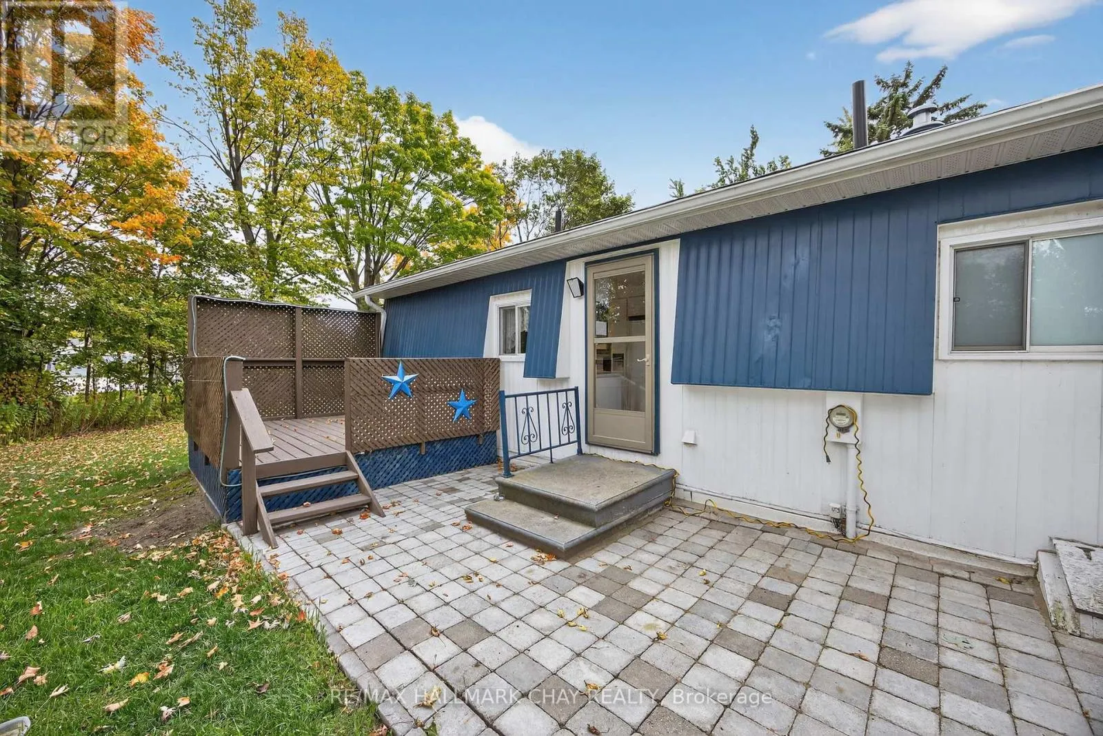 9 LOCUST HILL COURT