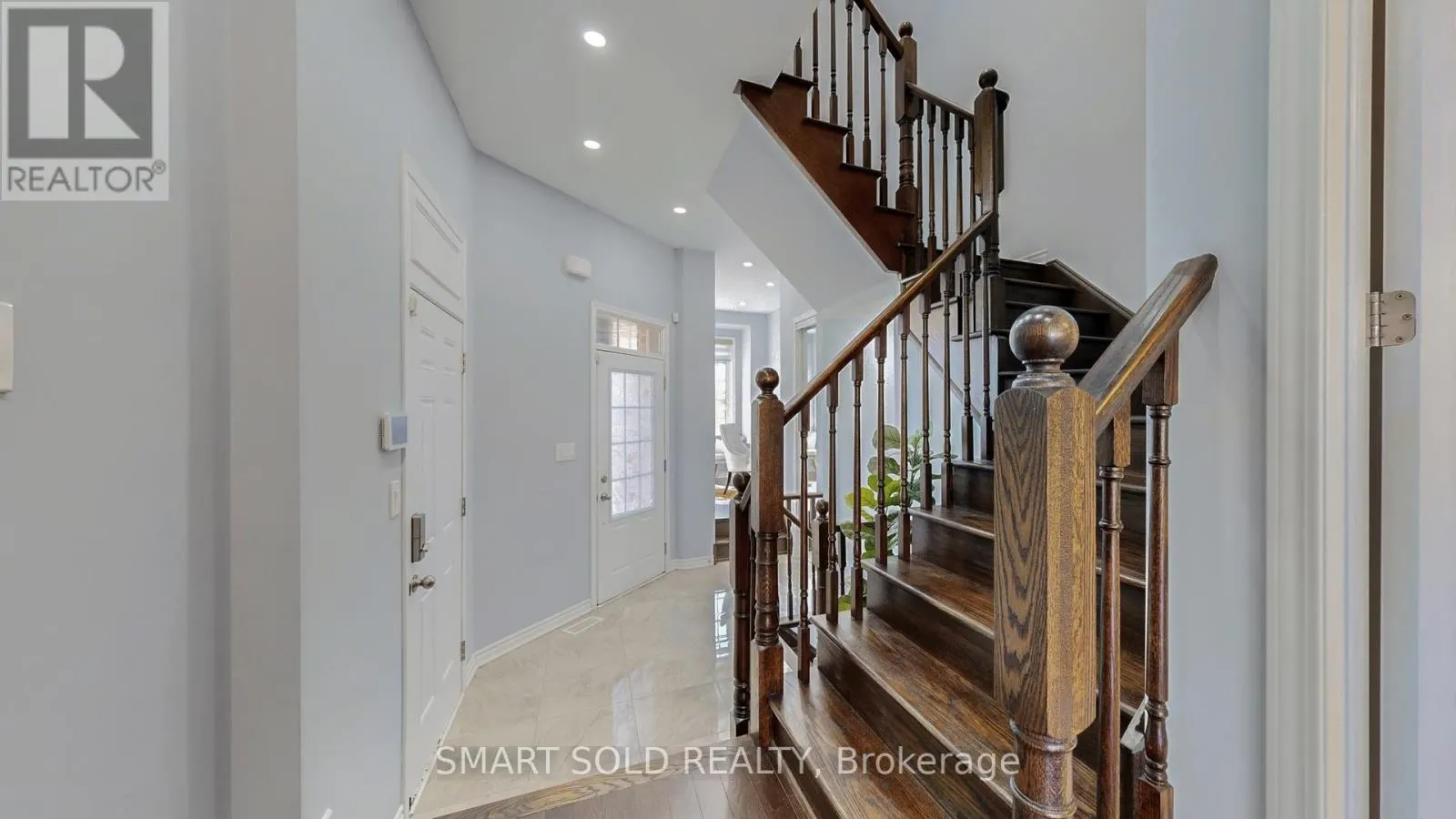 8 CASELY AVENUE