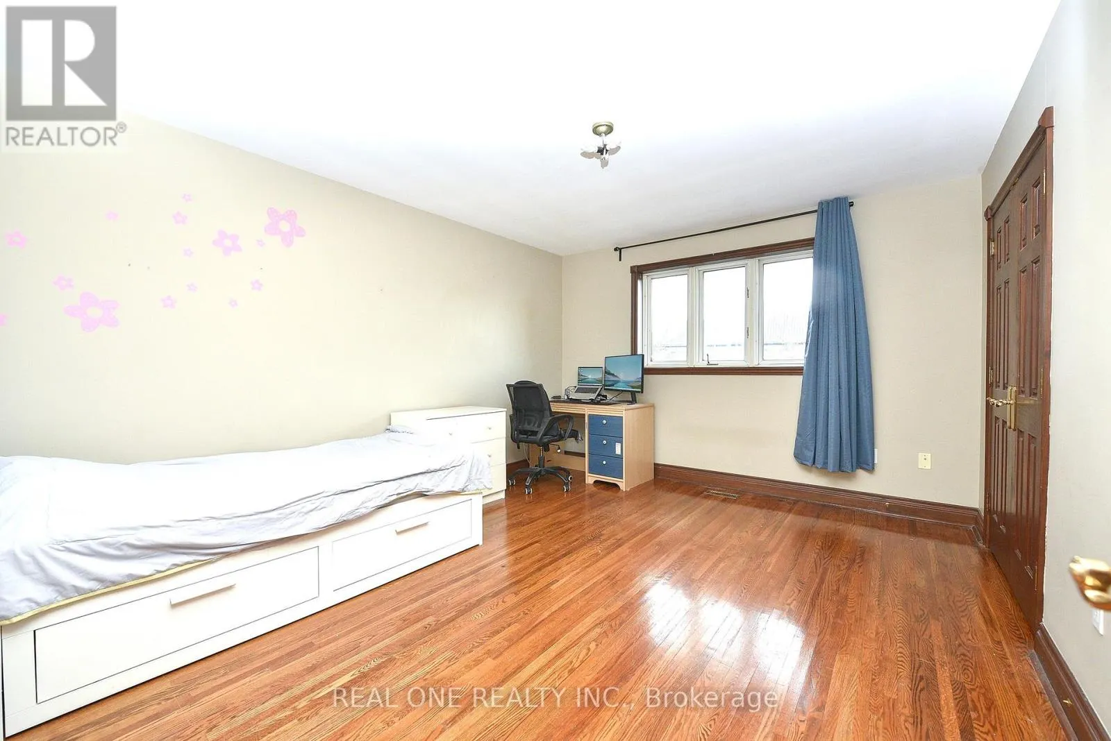 62 LEE AVENUE