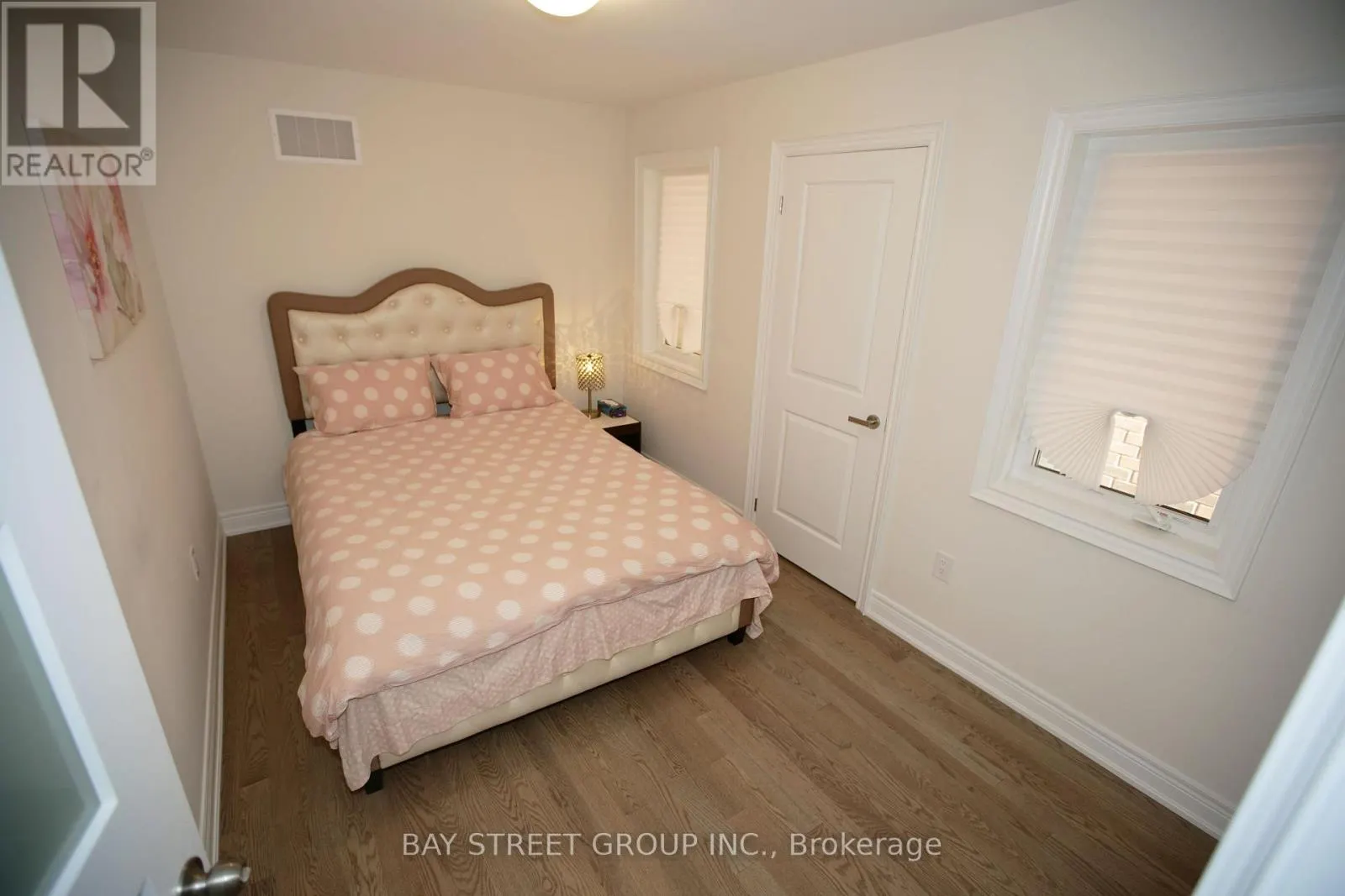 ROOM - ROOM 152 BEN SINCLAIR AVENUE