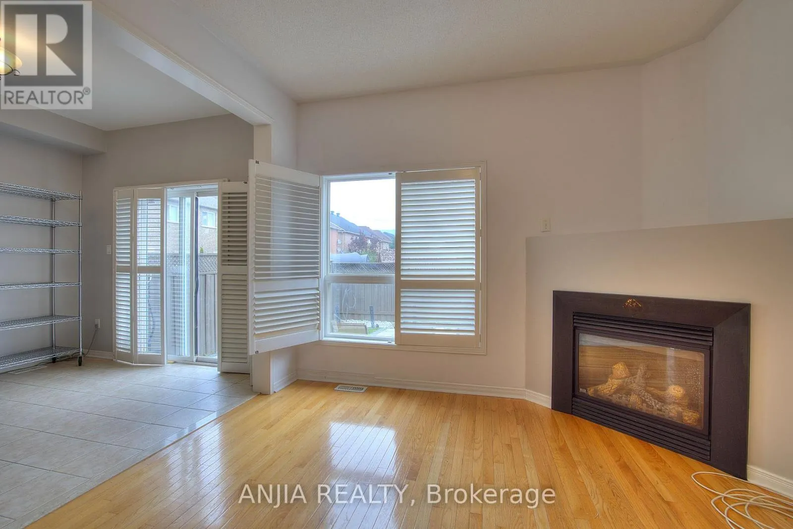 9 PICNIC STREET