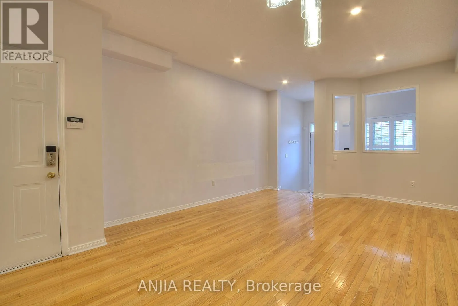 9 PICNIC STREET
