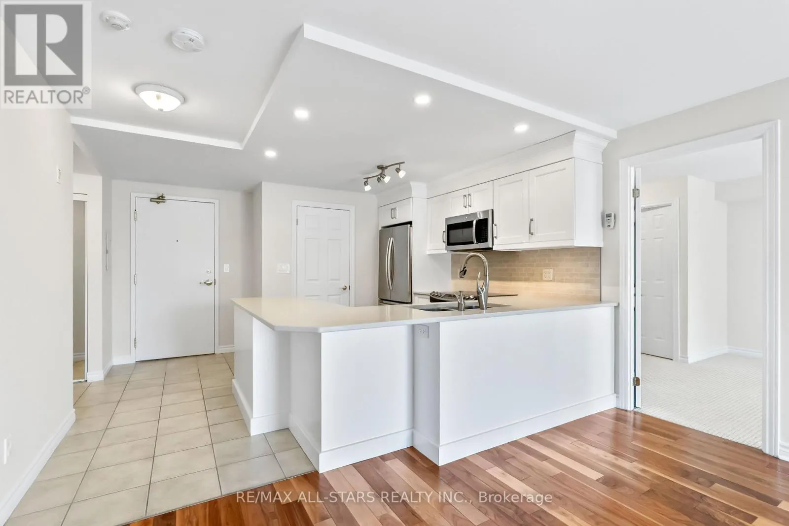 210 - 22 JAMES HILL COURT