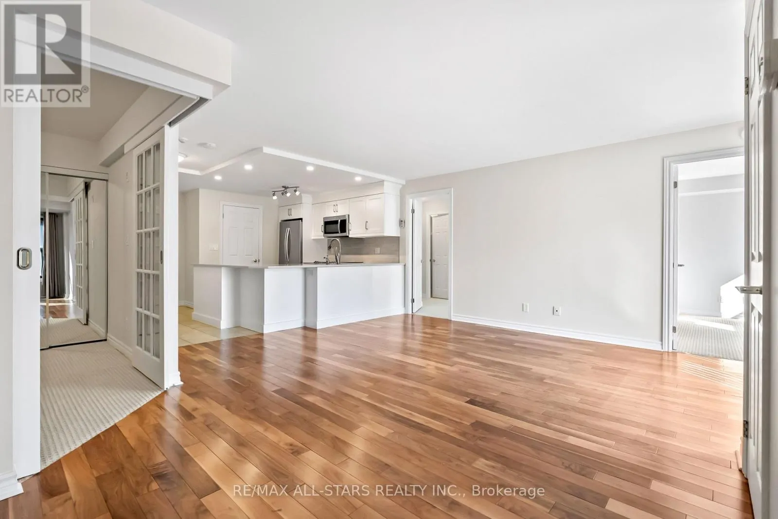 210 - 22 JAMES HILL COURT