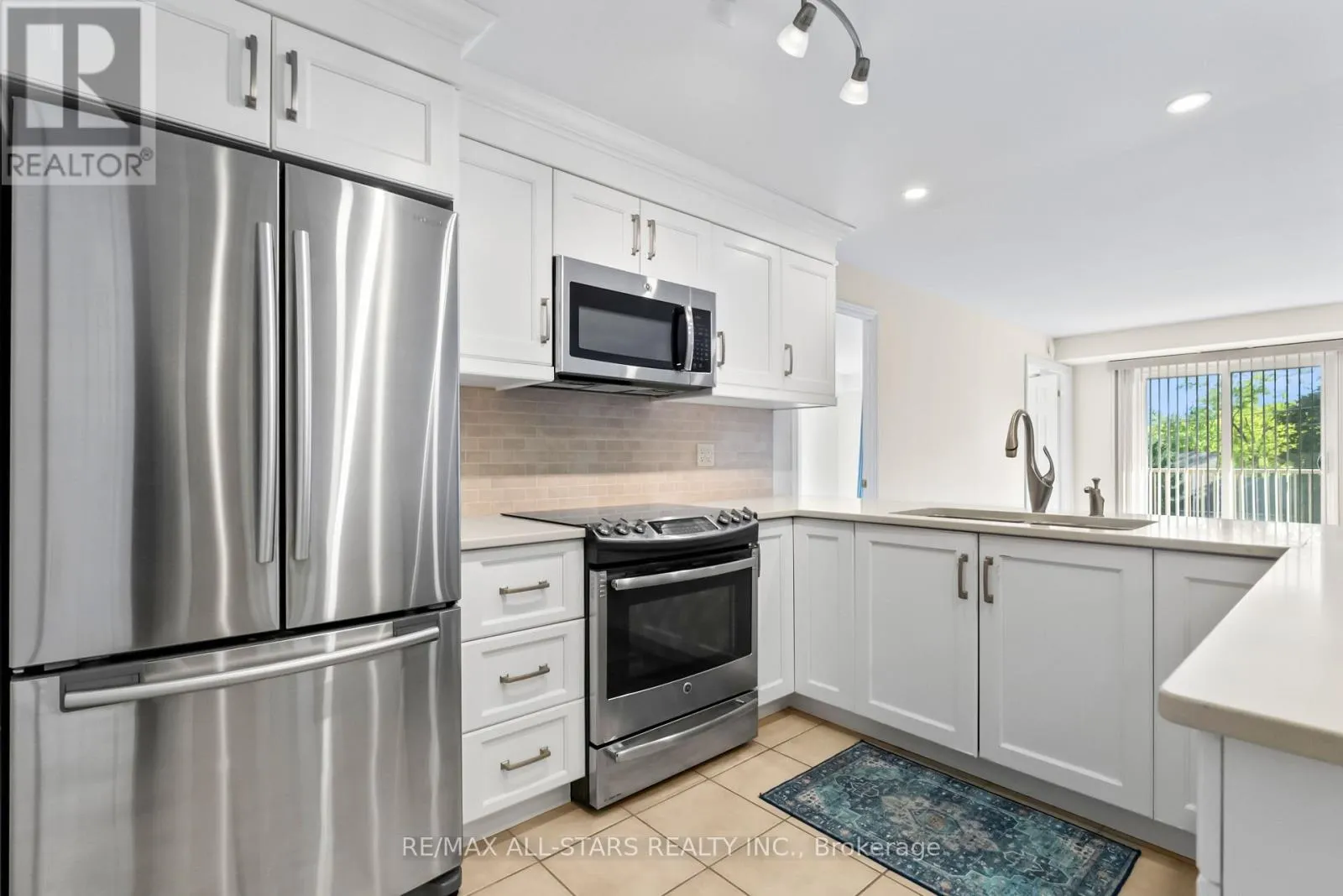 210 - 22 JAMES HILL COURT
