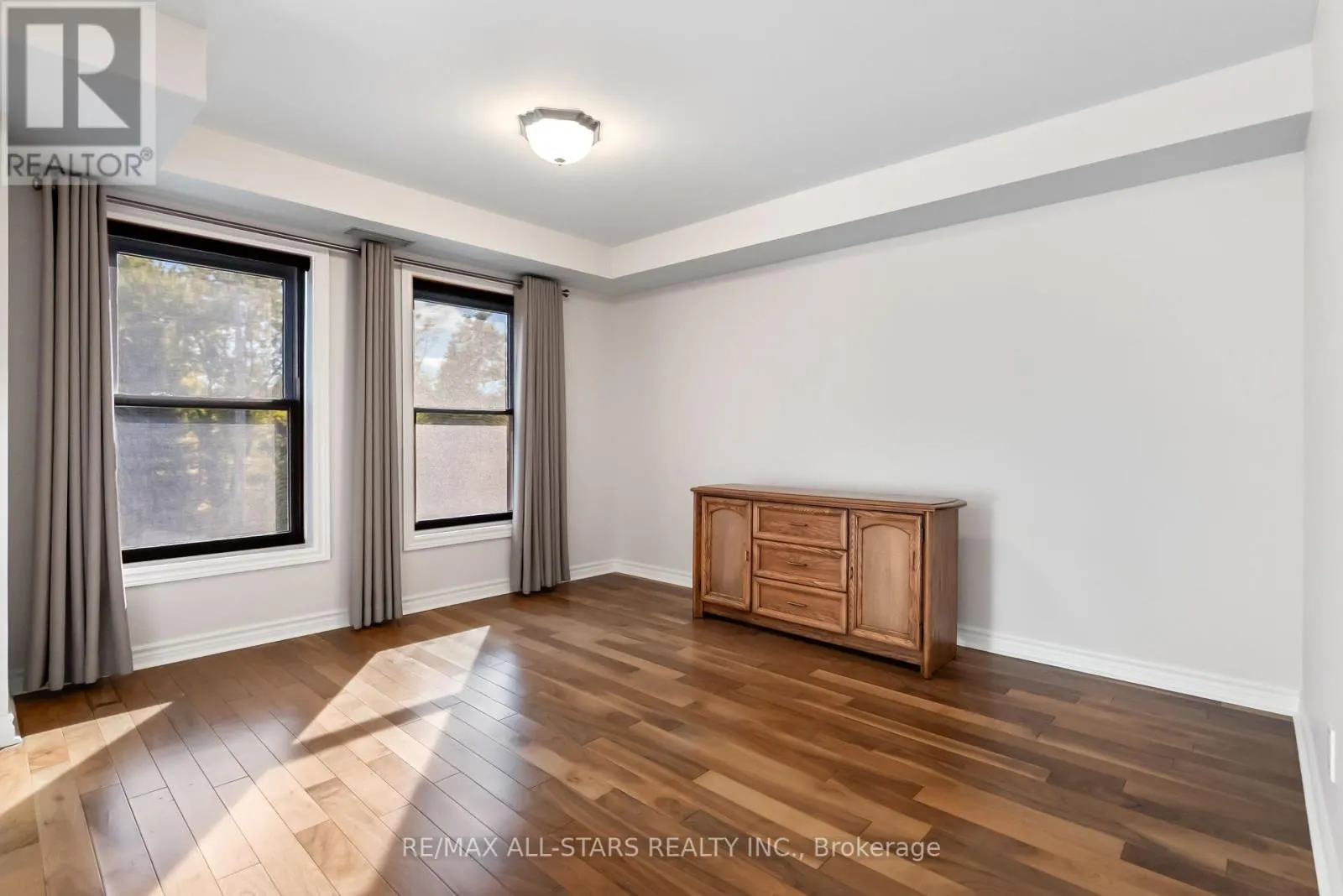 210 - 22 JAMES HILL COURT