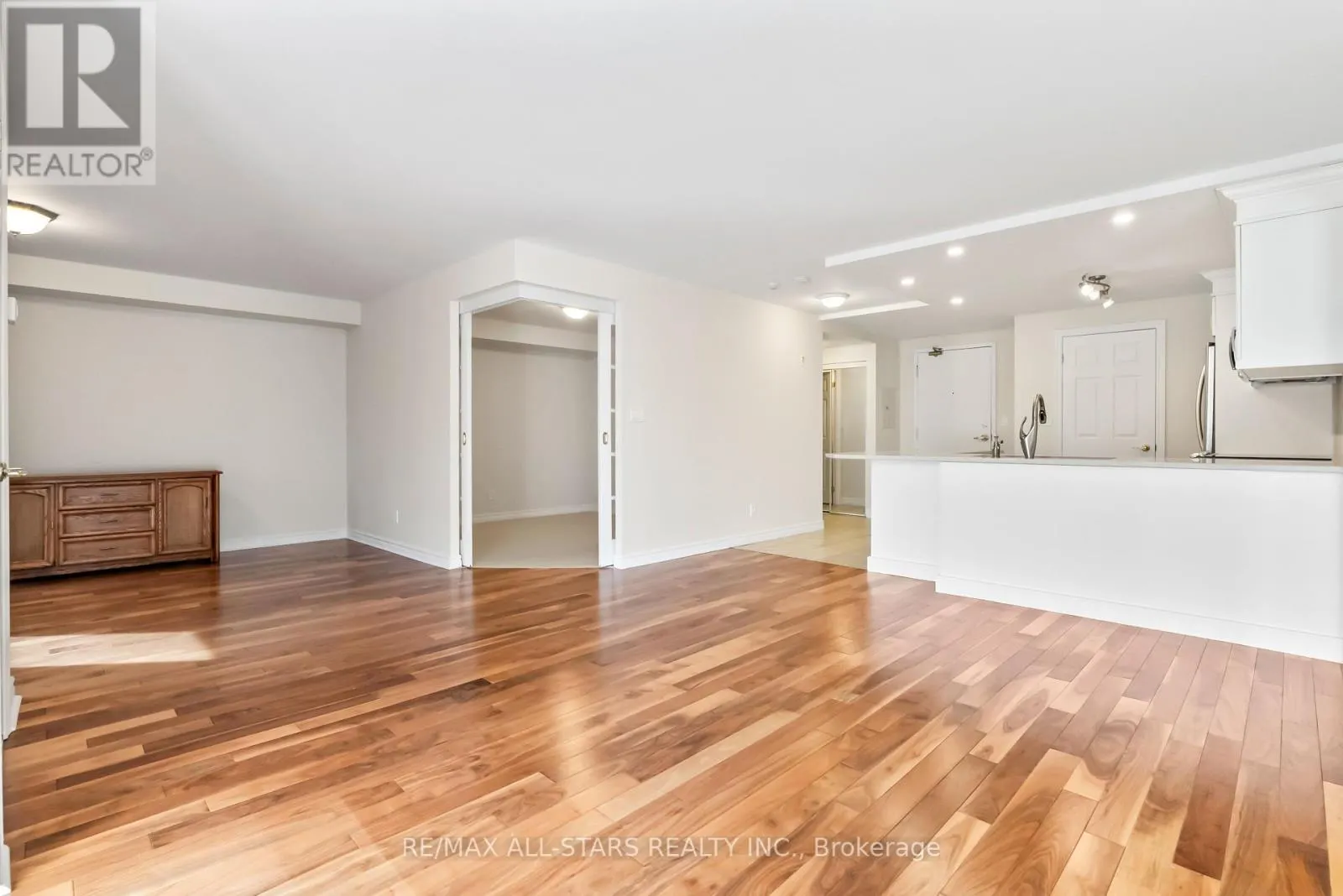 210 - 22 JAMES HILL COURT