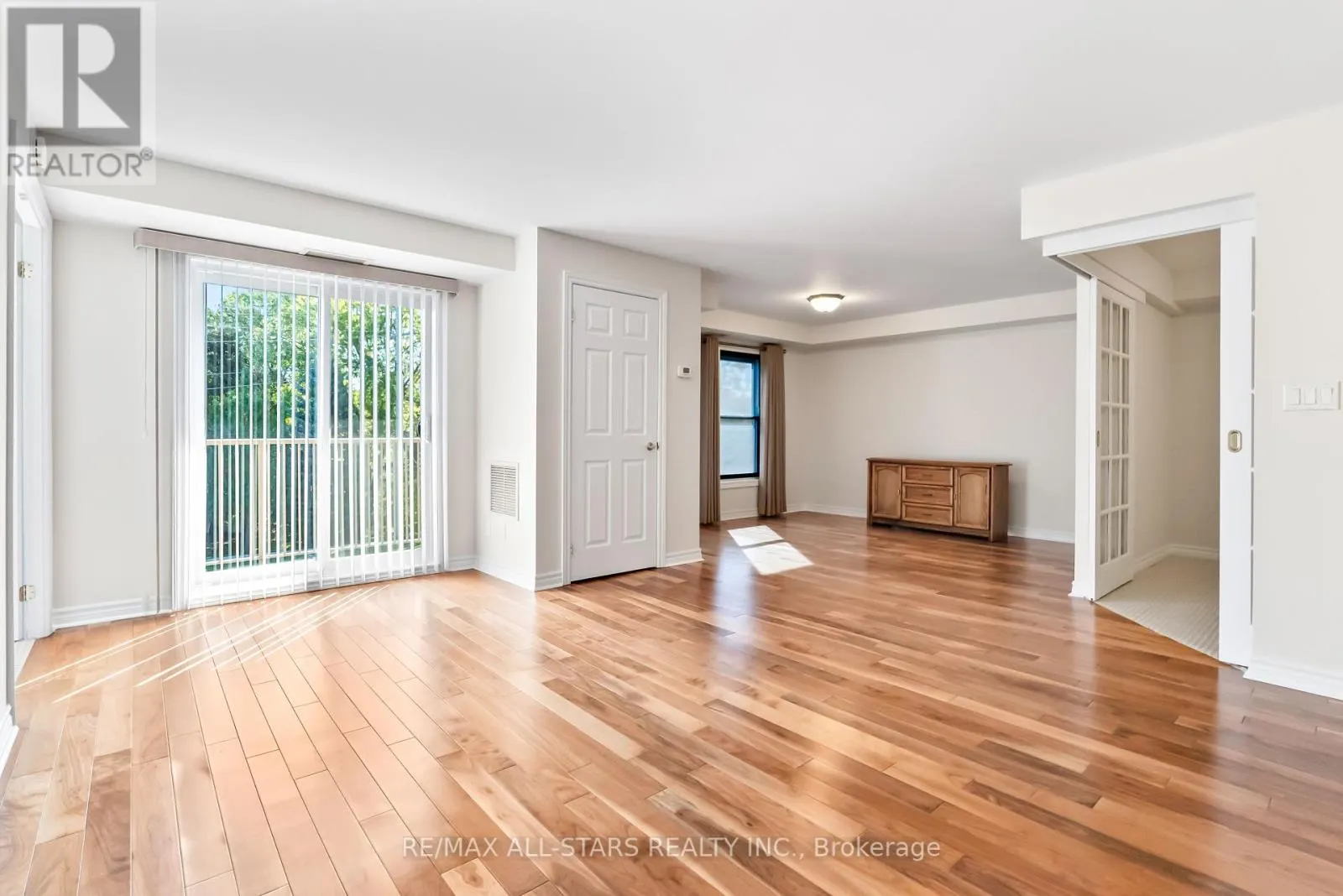210 - 22 JAMES HILL COURT