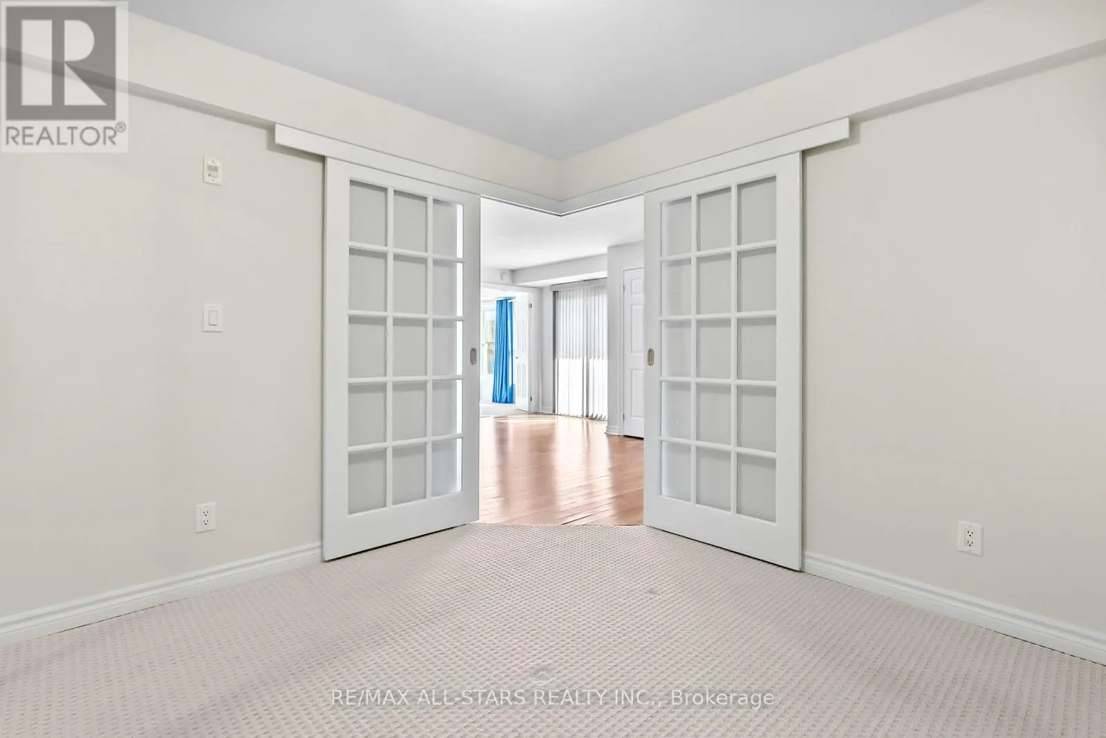 210 - 22 JAMES HILL COURT