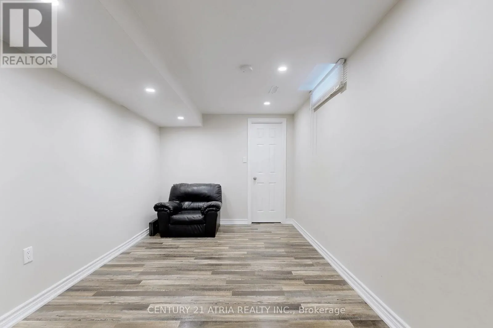 60 STEEPLEVIEW CRESCENT
