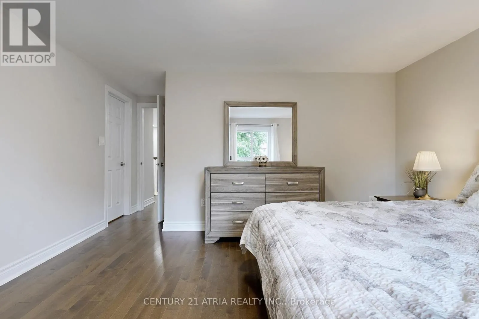 60 STEEPLEVIEW CRESCENT