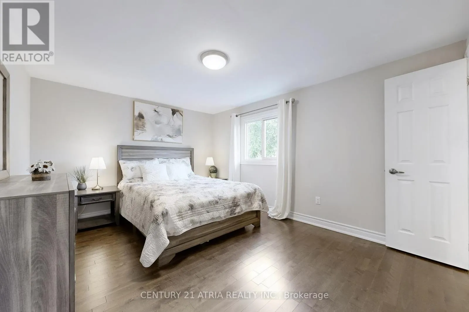60 STEEPLEVIEW CRESCENT