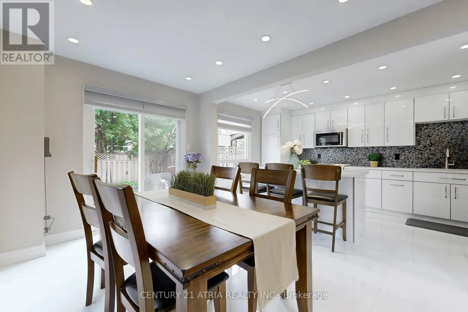 60 STEEPLEVIEW CRESCENT