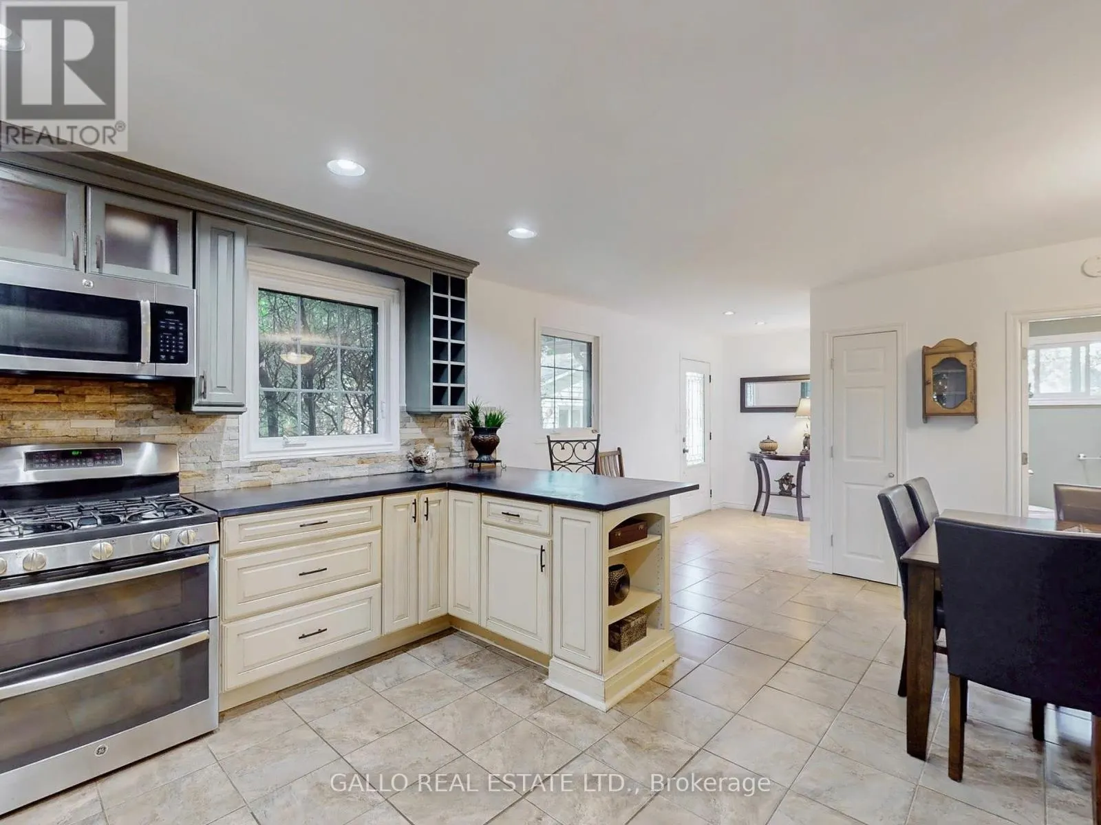 37 WINDSOR DRIVE