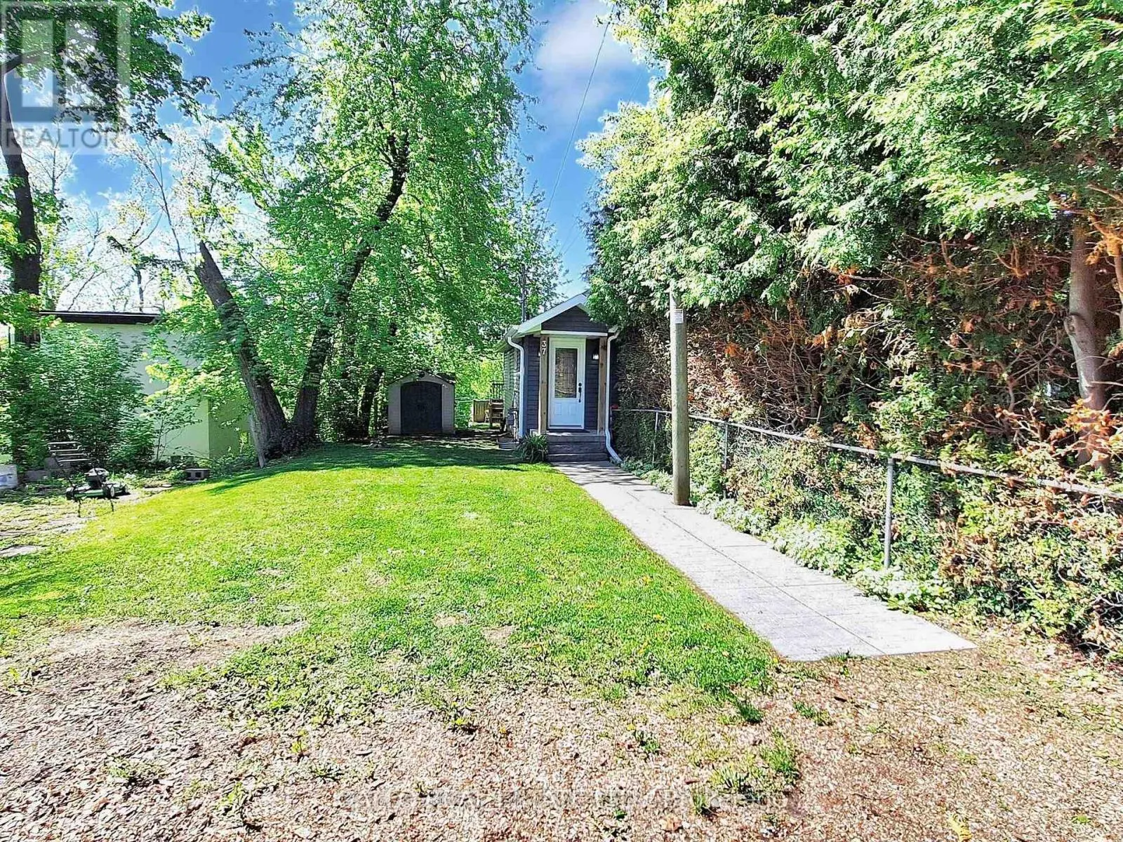37 WINDSOR DRIVE