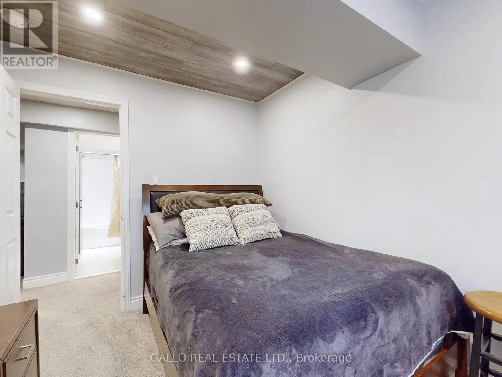37 WINDSOR DRIVE