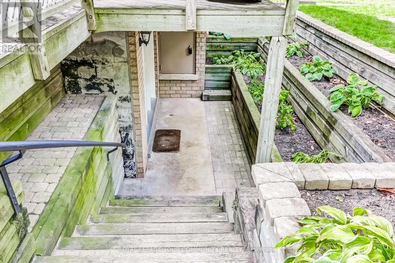 2 ROUGECREST DRIVE