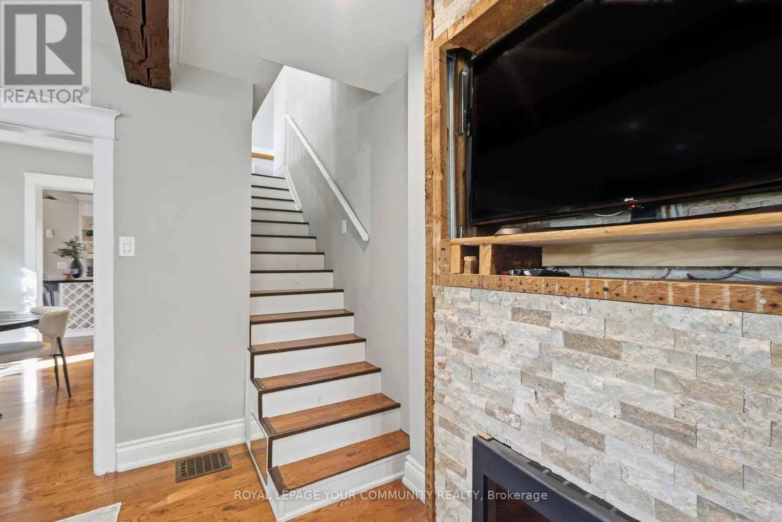 30 ELIZABETH STREET S