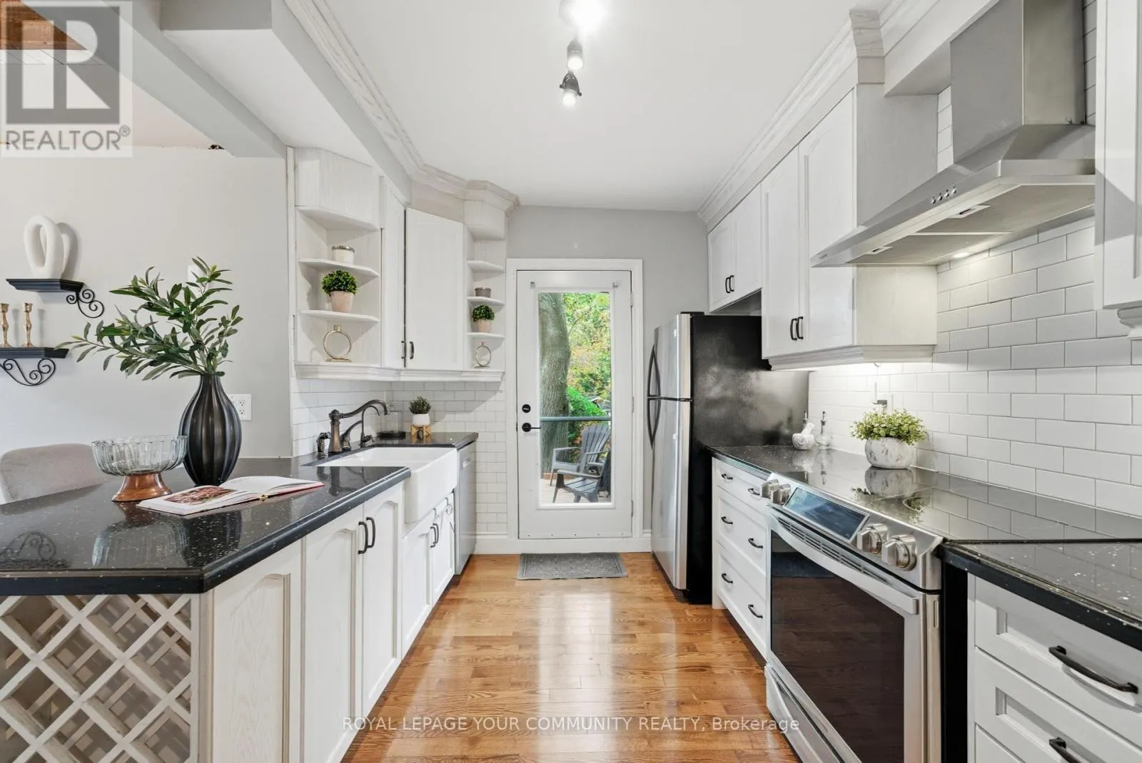30 ELIZABETH STREET S