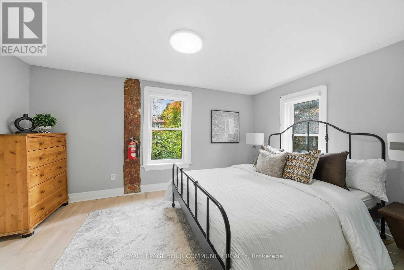 30 ELIZABETH STREET S