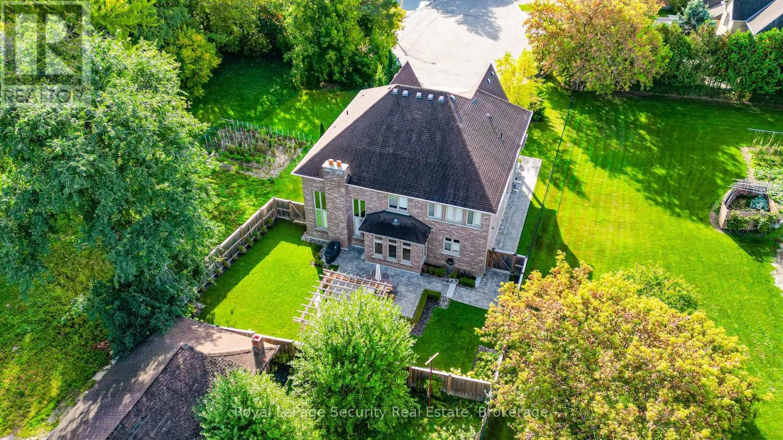 7 TRIMINGHAM COURT