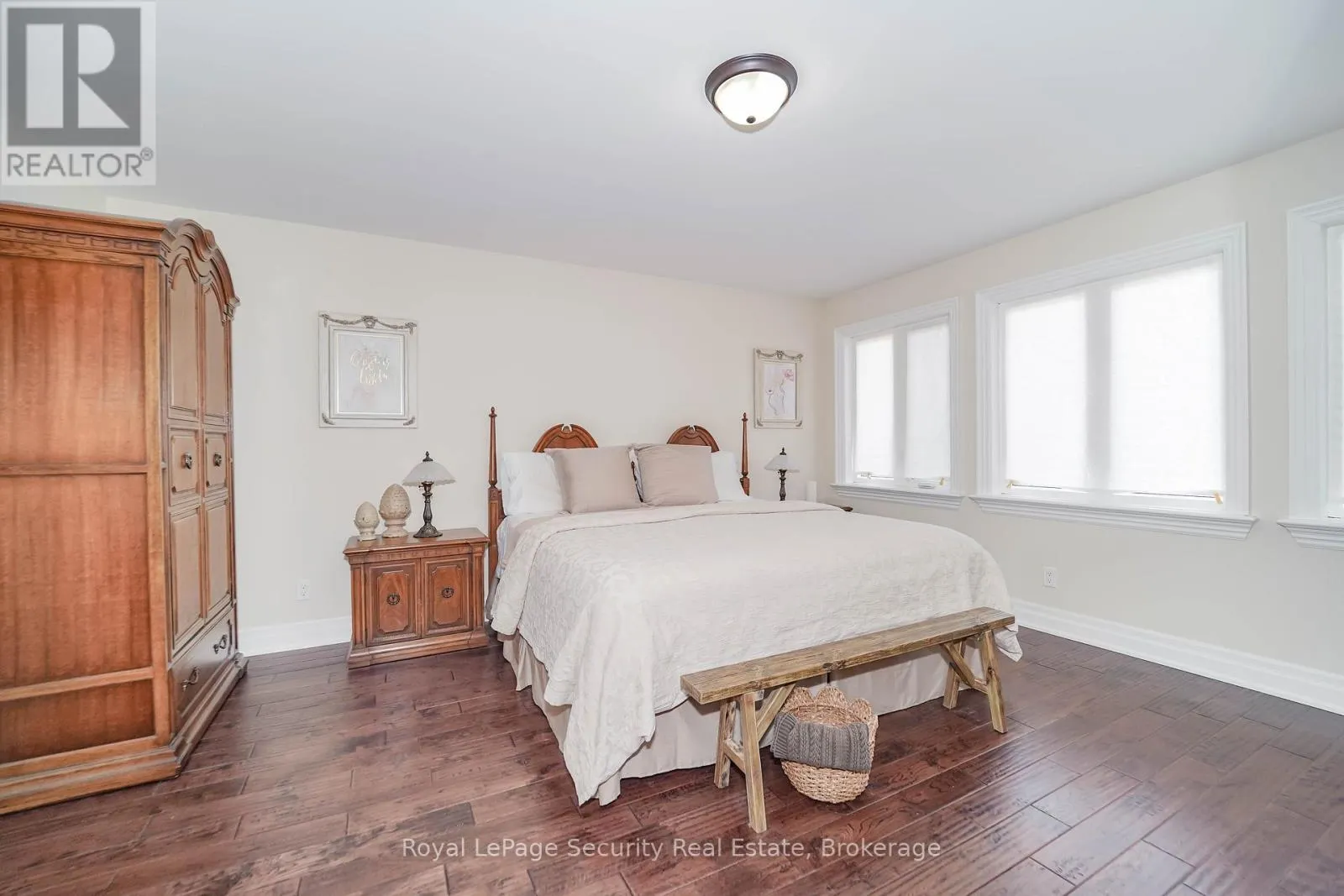 7 TRIMINGHAM COURT