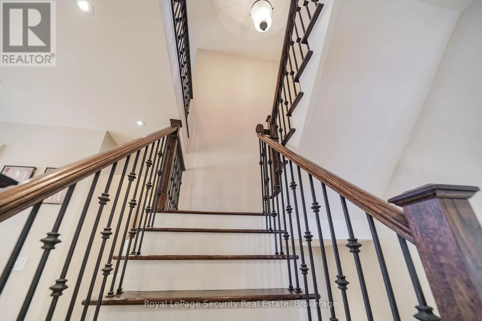 7 TRIMINGHAM COURT