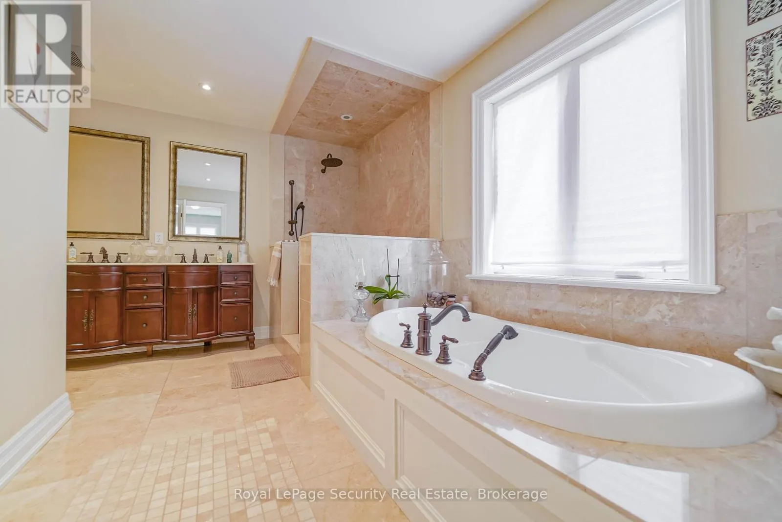7 TRIMINGHAM COURT