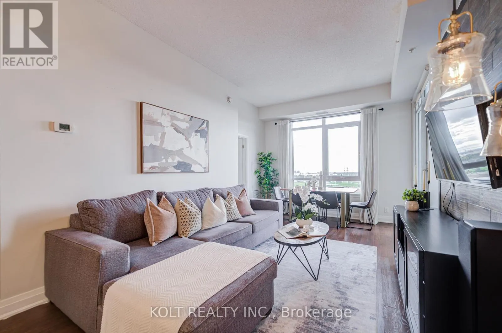 PH1013 - 24 WOODSTREAM BOULEVARD