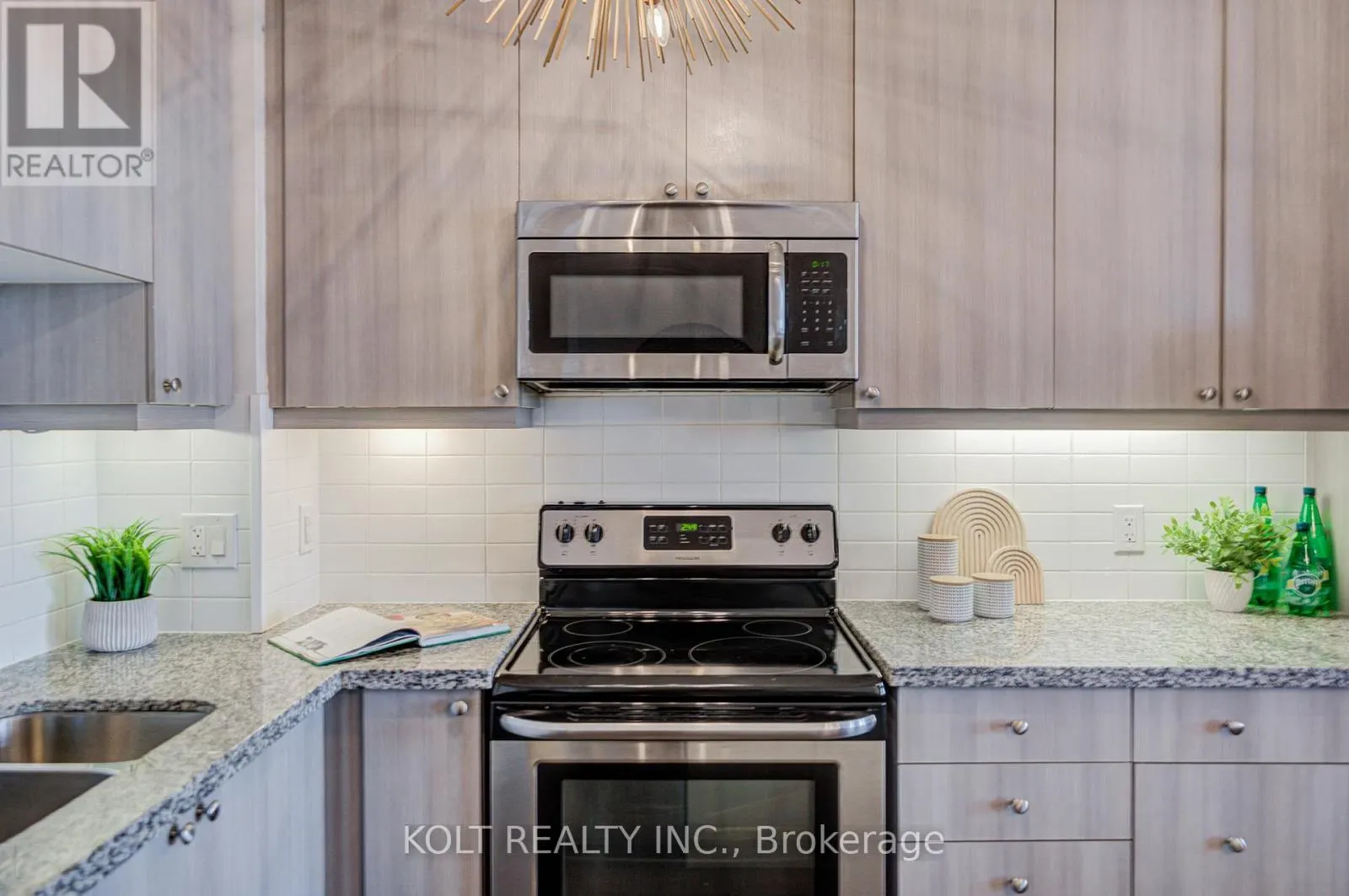 PH1013 - 24 WOODSTREAM BOULEVARD