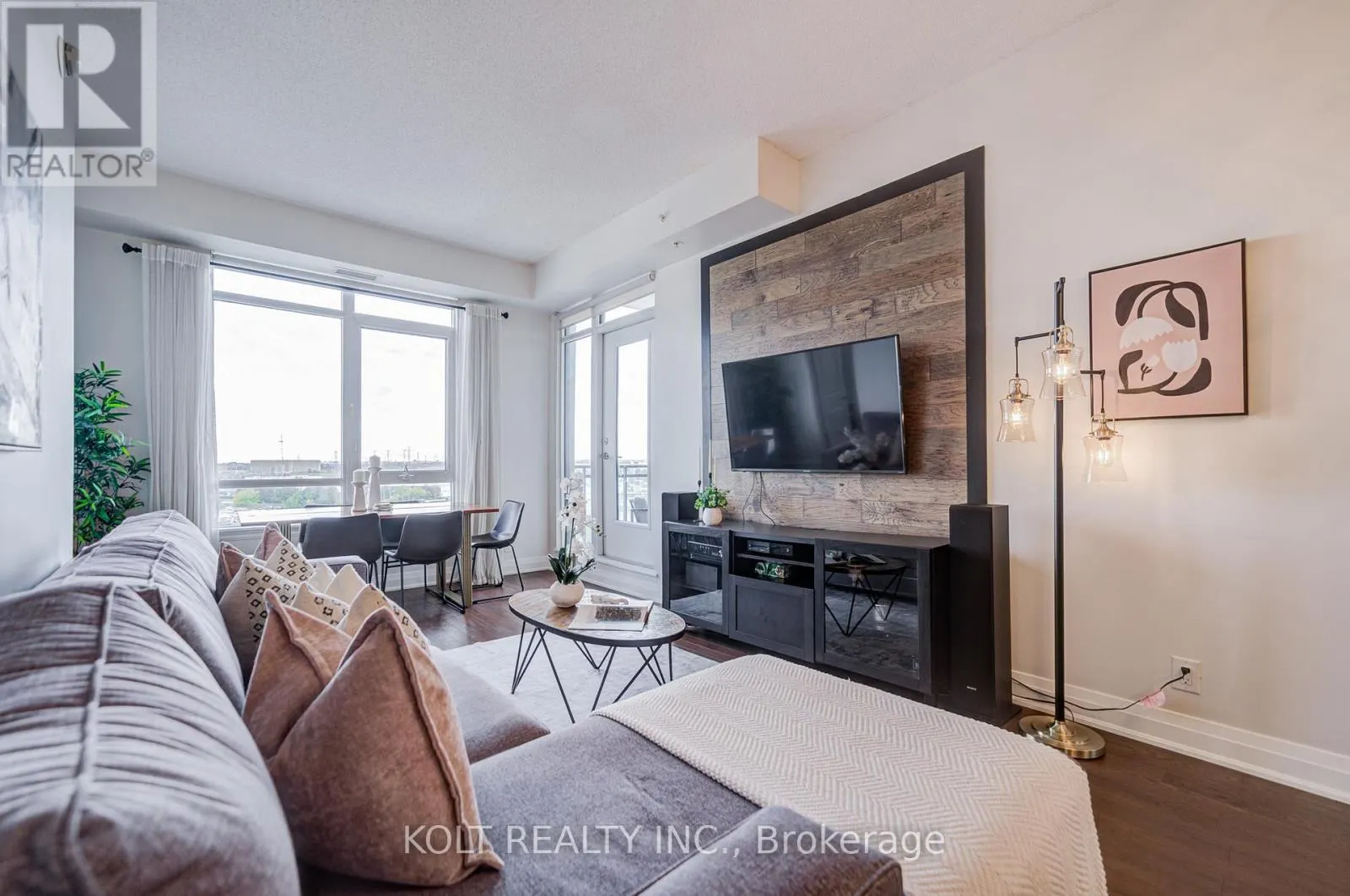 PH1013 - 24 WOODSTREAM BOULEVARD