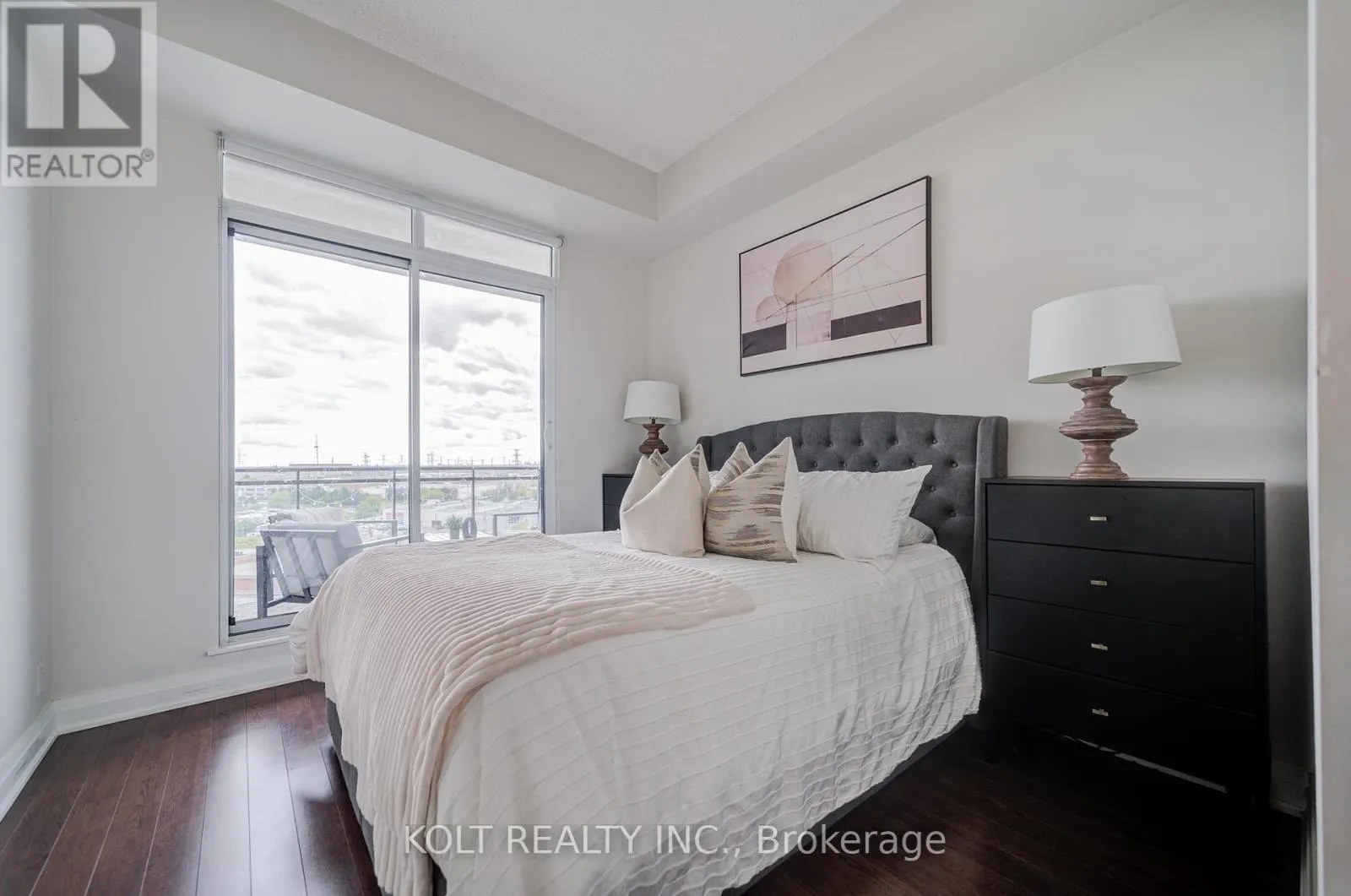 PH1013 - 24 WOODSTREAM BOULEVARD