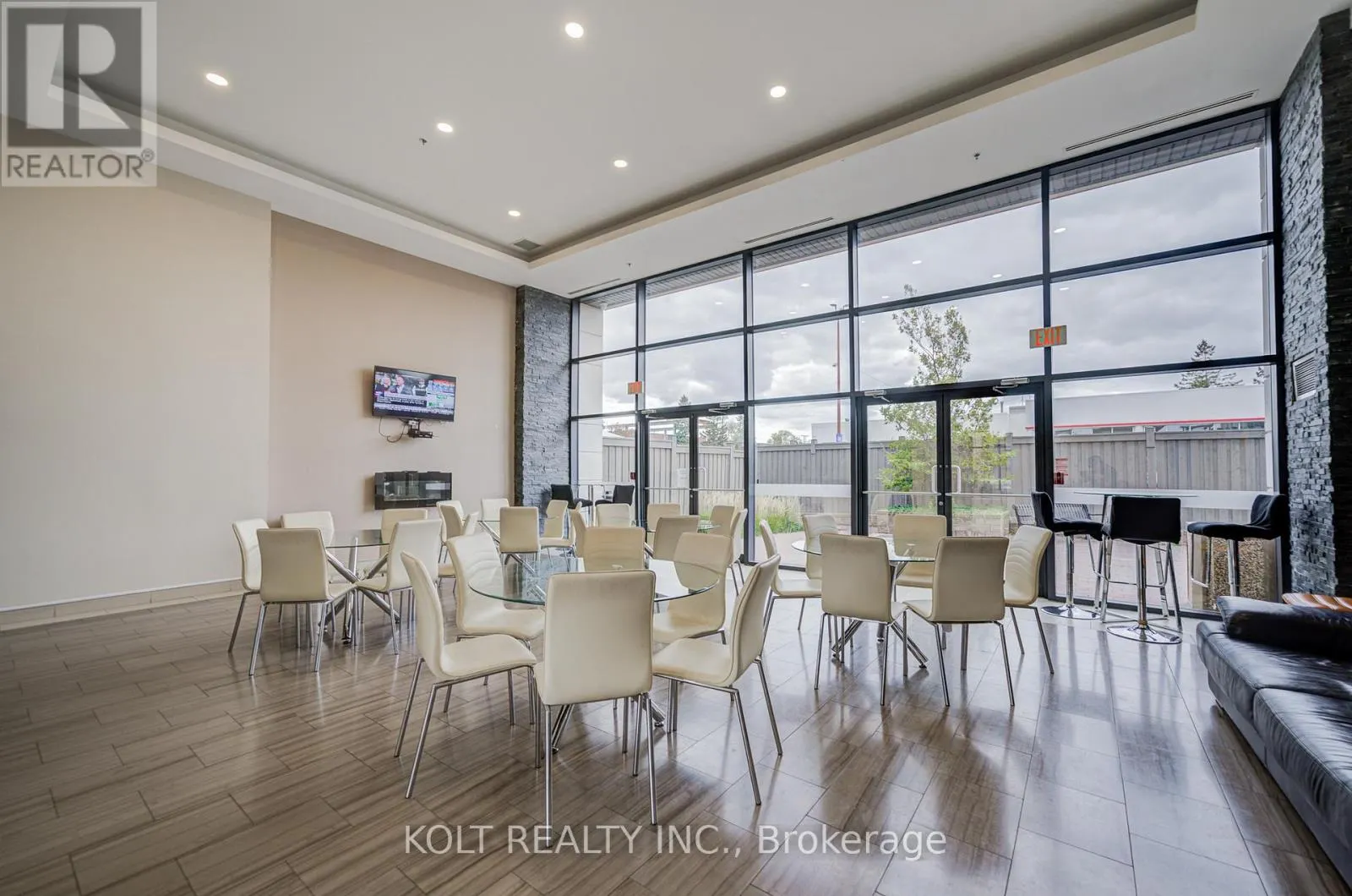 PH1013 - 24 WOODSTREAM BOULEVARD