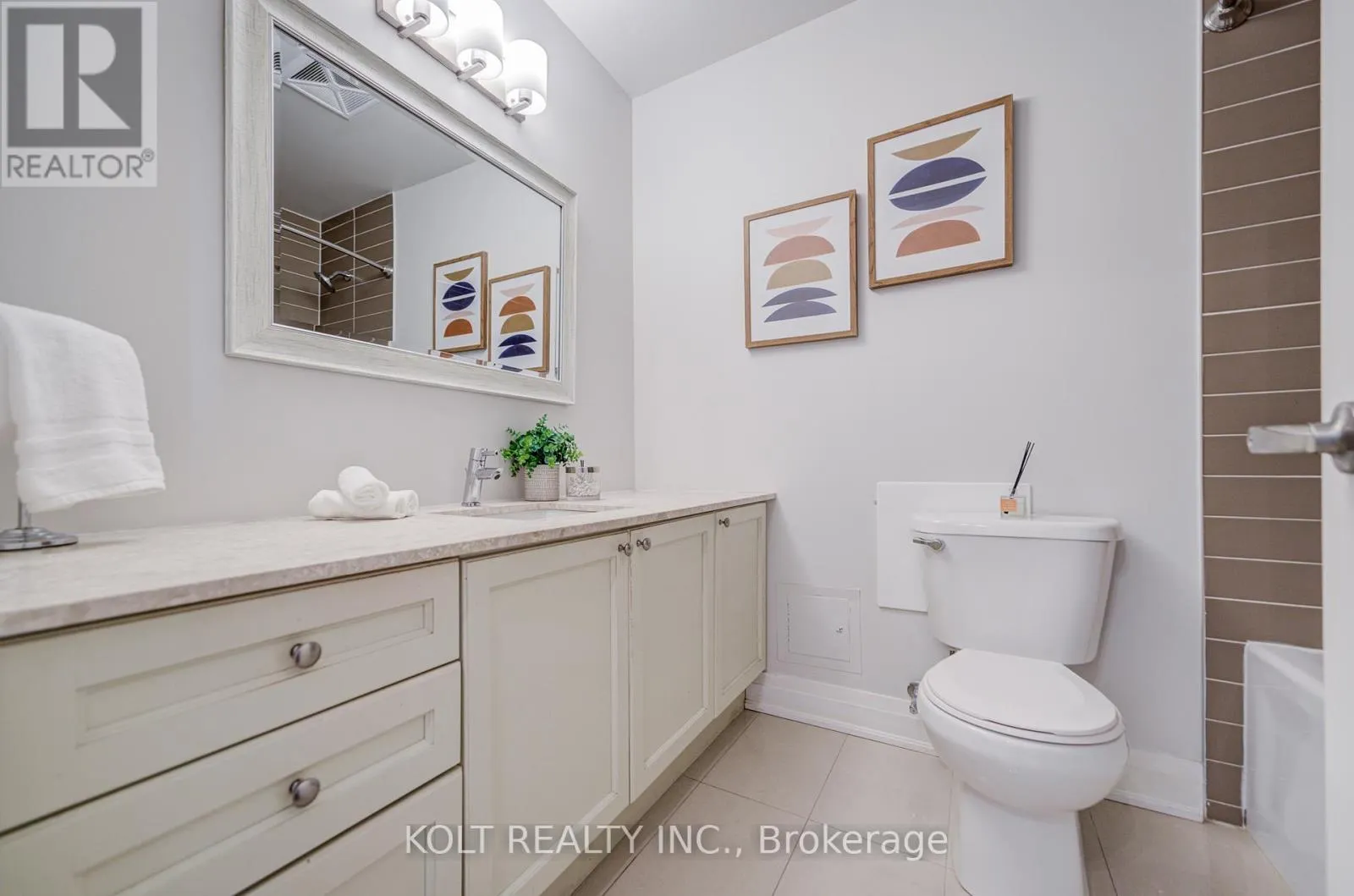 PH1013 - 24 WOODSTREAM BOULEVARD